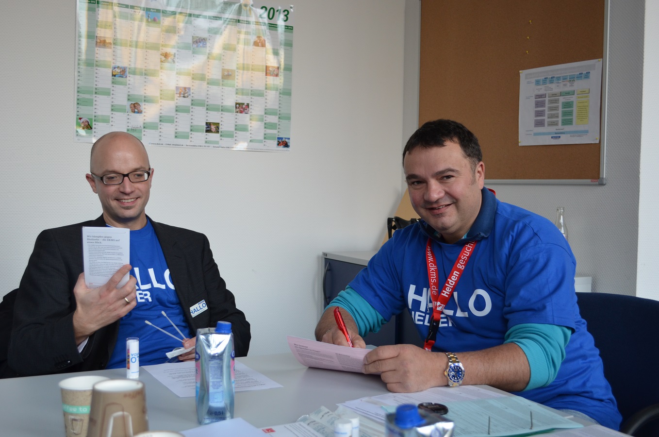 tl_files/kleiderherz/theme/images/Hilfsprojekt - 03.12.2013 - DKMS SpardaBank/DKMS-Sparda-Bank-Potsdam-03122013 (1).JPG