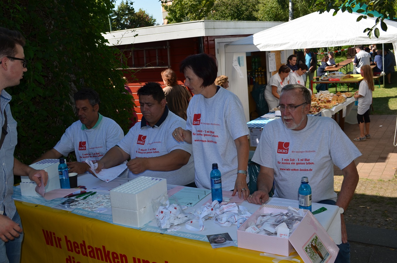 tl_files/kleiderherz/theme/images/Hilfsprojekt - 07.09.2013 - DKMS Jessica/Kleiderherz-DKMS-05-fleissige Helfer.jpg