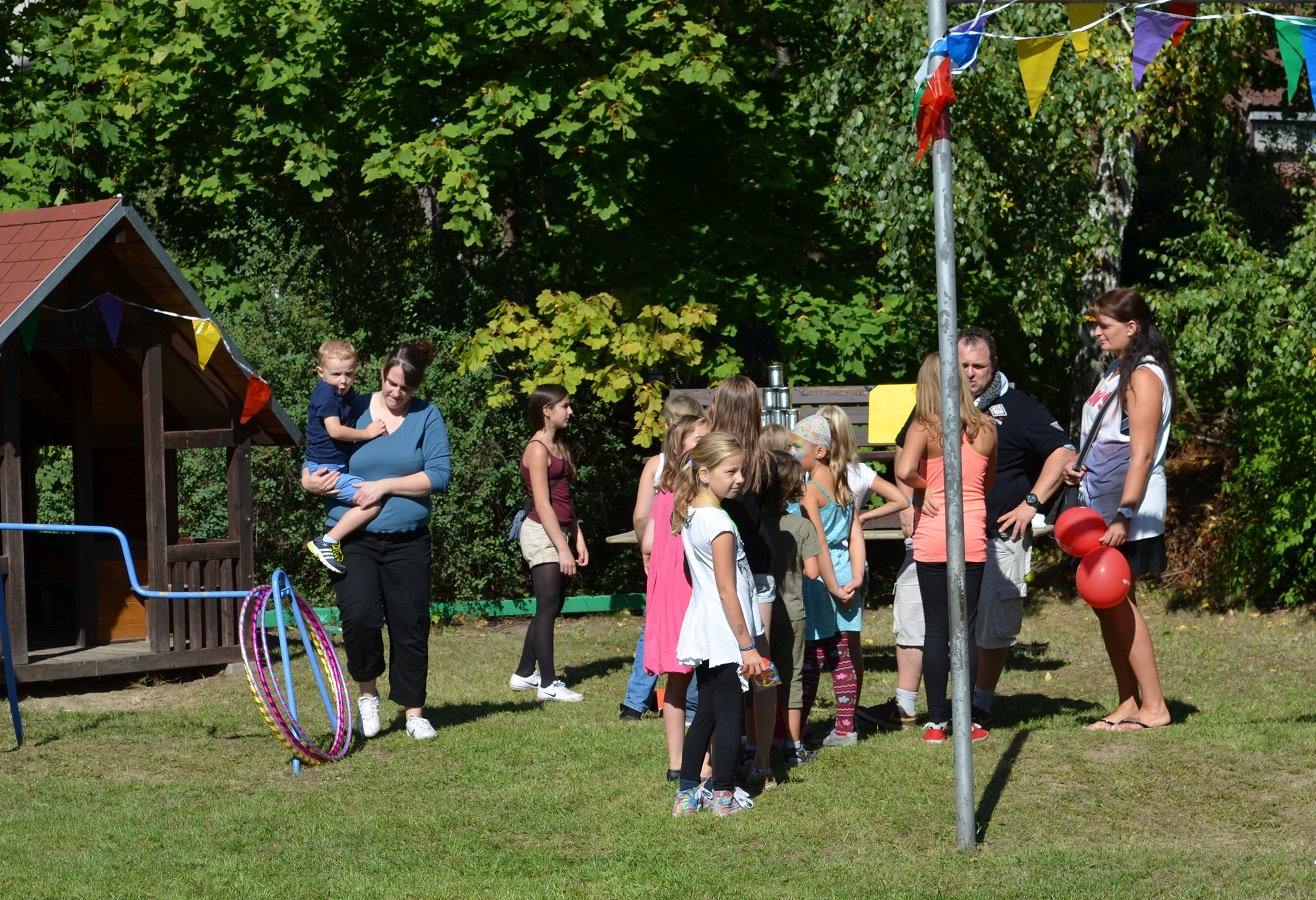 tl_files/kleiderherz/theme/images/Hilfsprojekt - 07.09.2013 - DKMS Jessica/Kleiderherz-DKMS-11-spielende Kinder.jpg