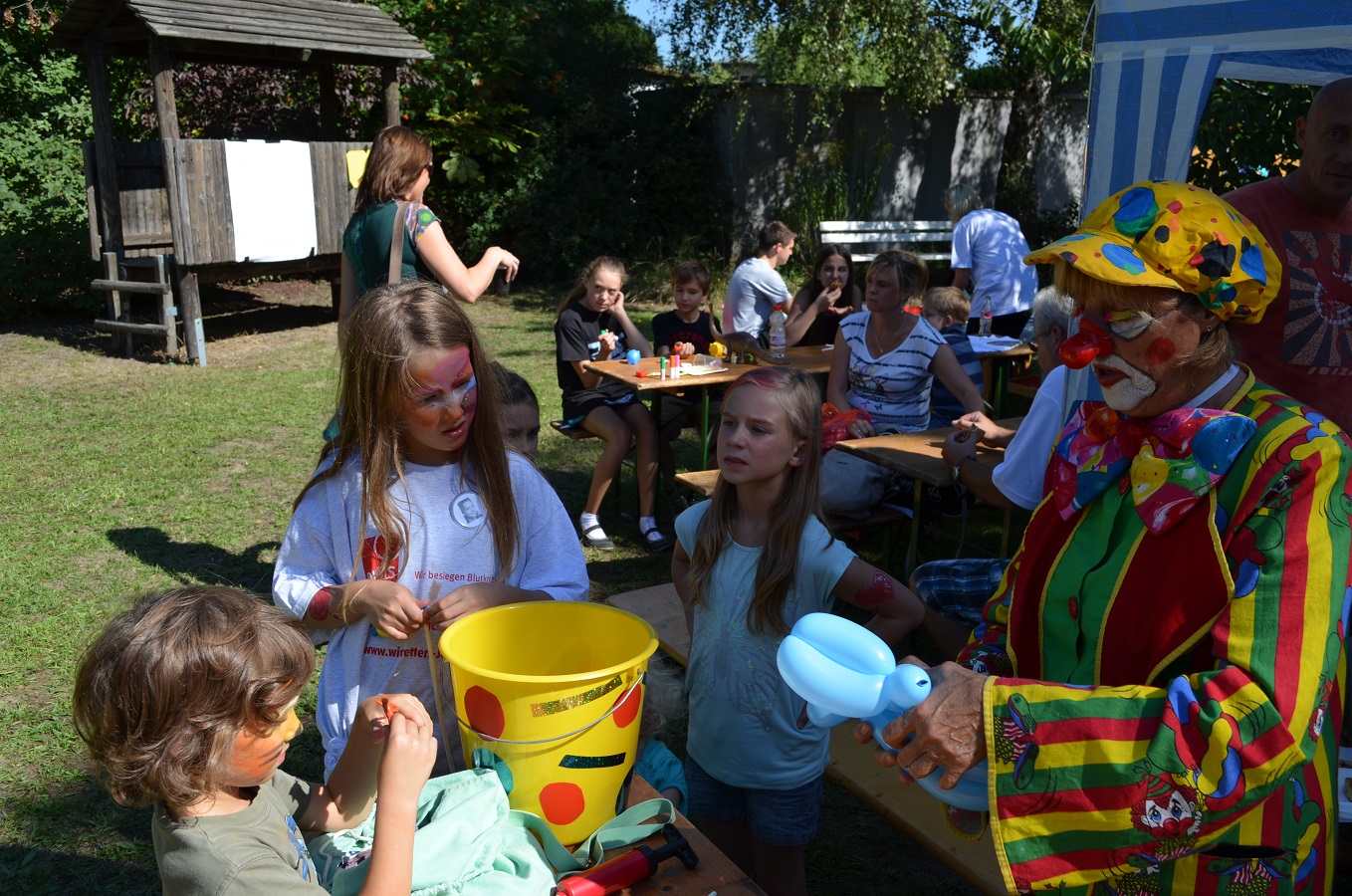 tl_files/kleiderherz/theme/images/Hilfsprojekt - 07.09.2013 - DKMS Jessica/Kleiderherz-DKMS-22-Clown Baloons.jpg